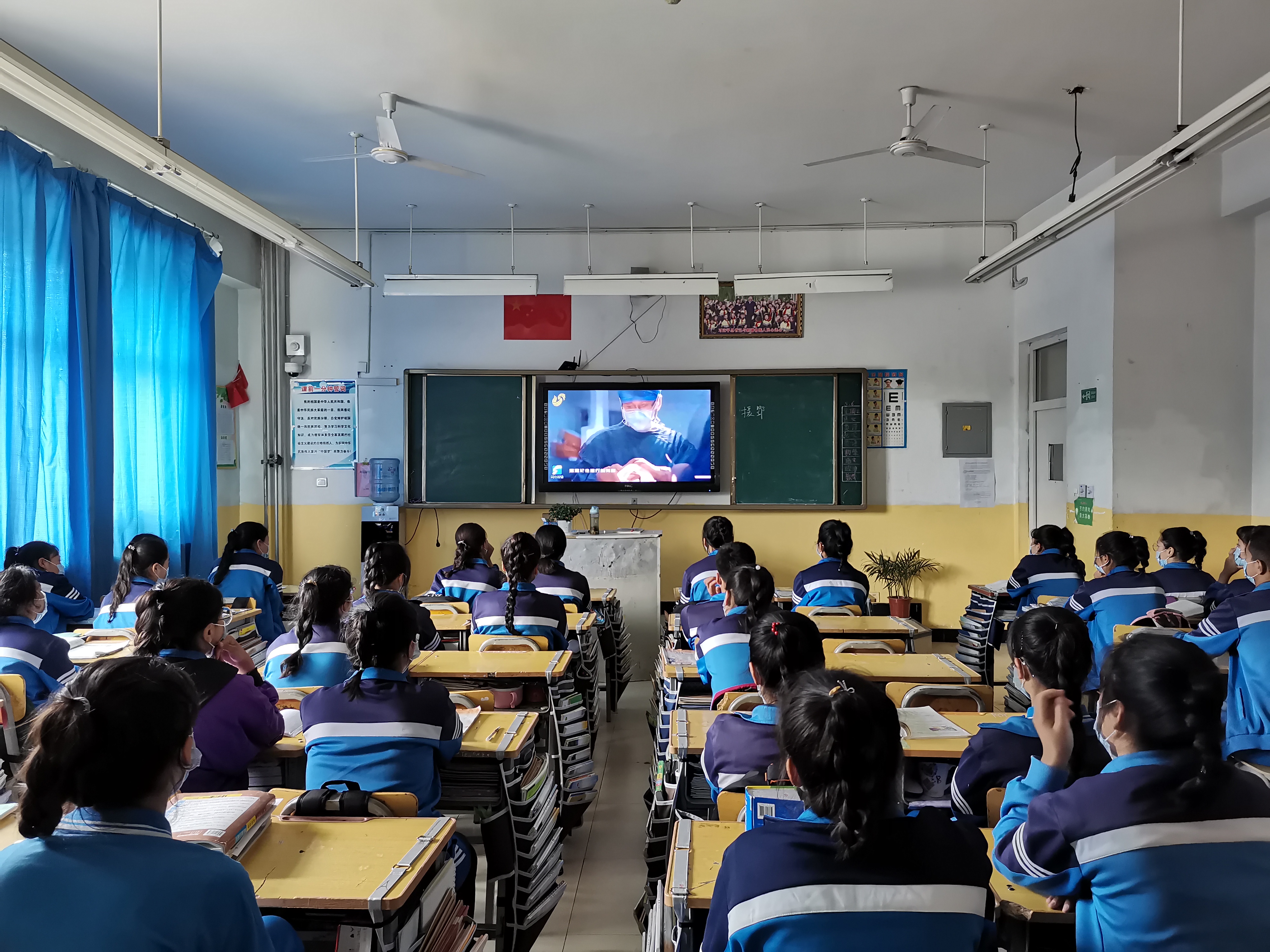 在新疆维吾尔自治区和田县,墨玉县,四川省雷波县和四川省雅安市石棉县