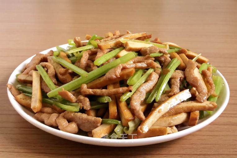 芹菜炒香干肉丝