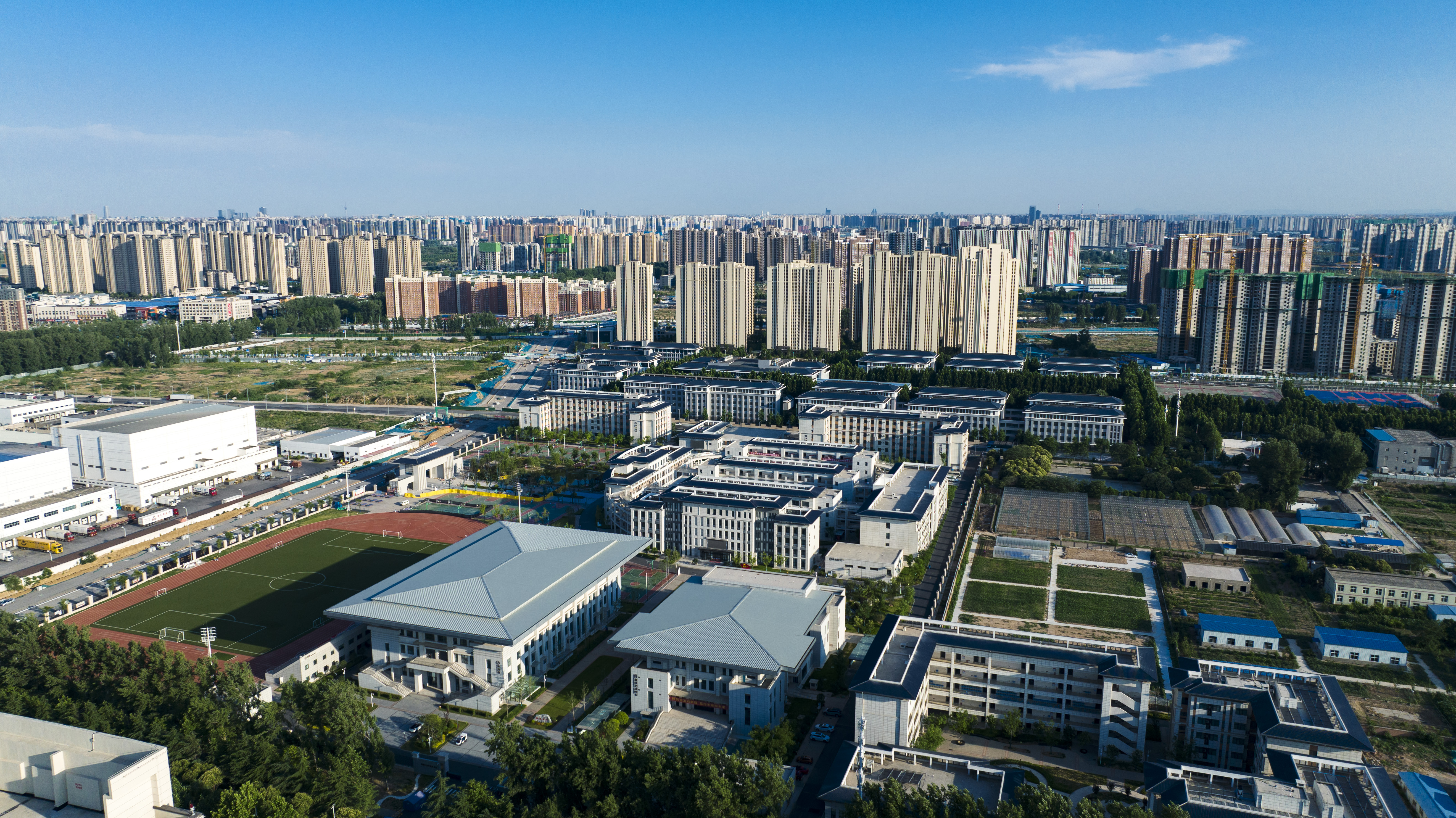 data-lemmaid="2439317">郑州市 /a>,是河南省首批示范性高中,郑州市