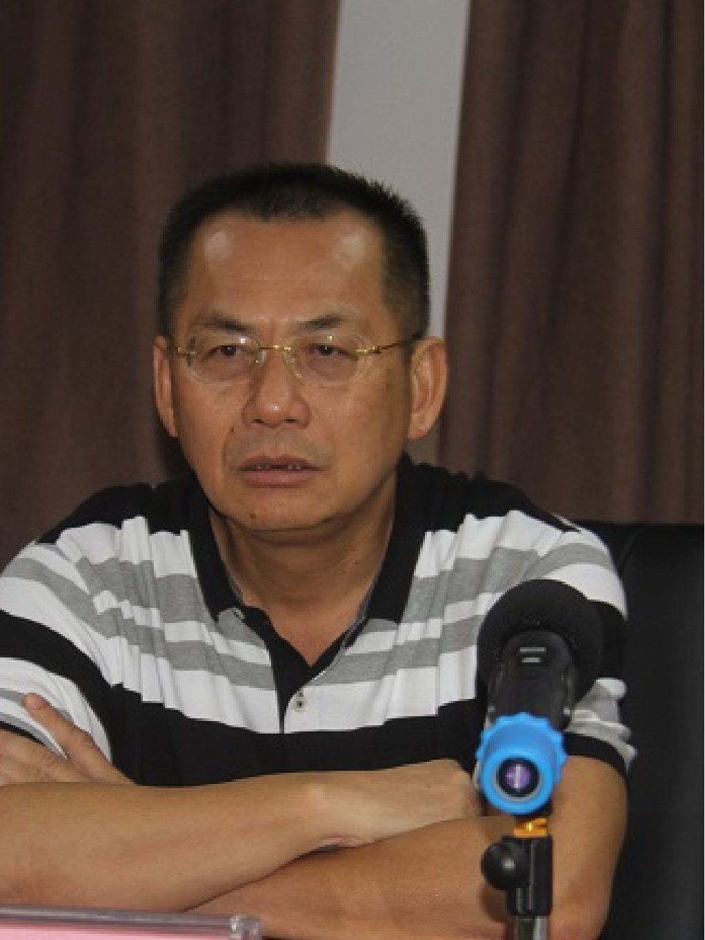  p>石磊,男,汉族,1964年5月生,海南文昌人,中共党员,大学本科学历