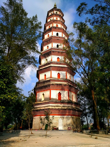  p>东塔景区属于aaa级开放式景区,位于广西贵港. /p>