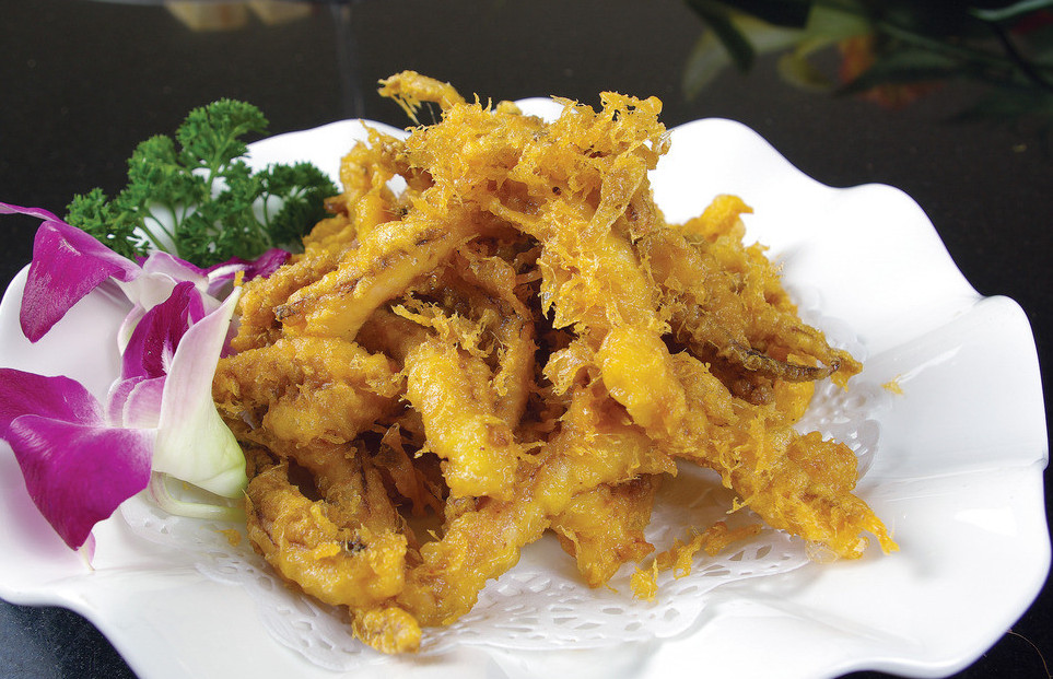 椒盐鲜鱿是一道美食,主要原料为 a target="_blank" href="/item/鱿鱼