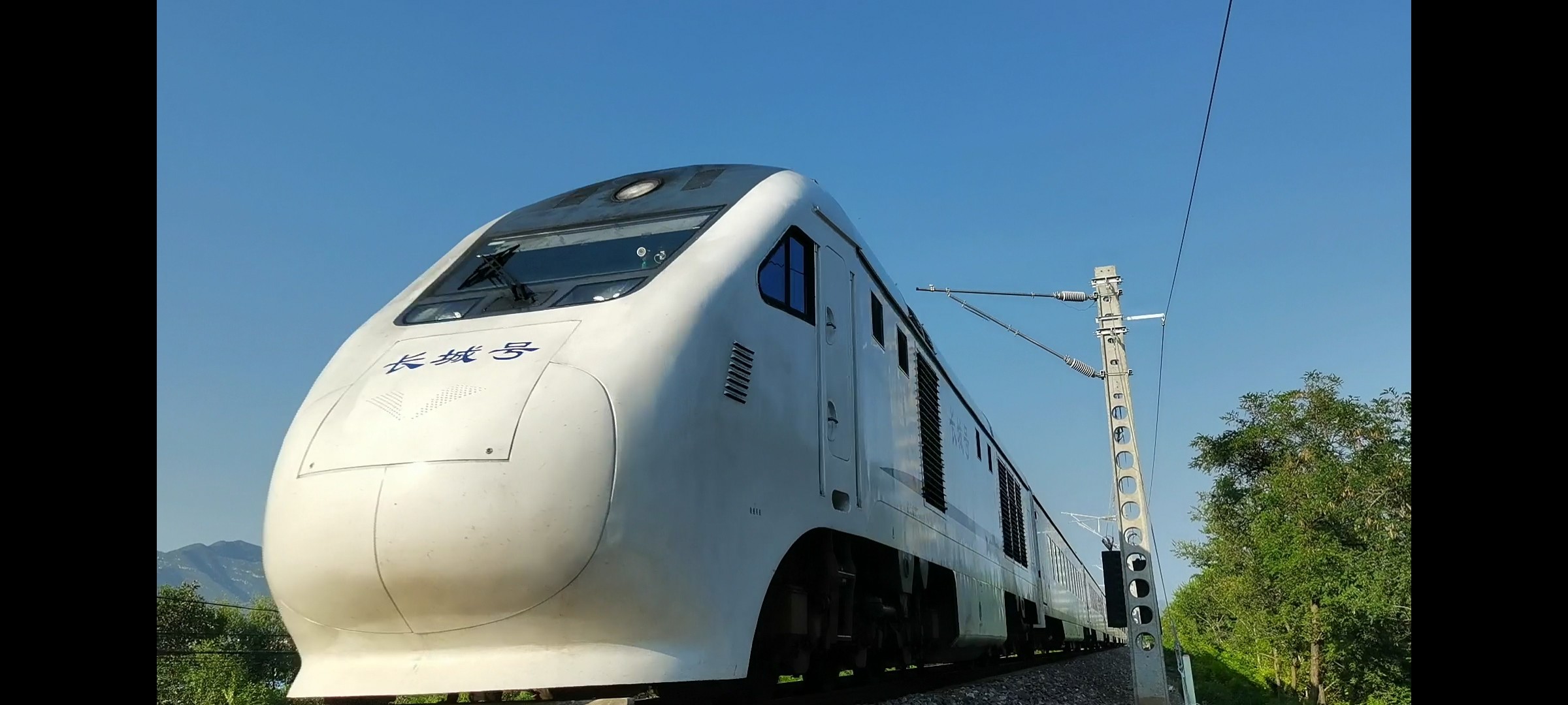 和谐长城号(现名为长城号),型号为ndj3 i>(内燃电力传动动力集中动车