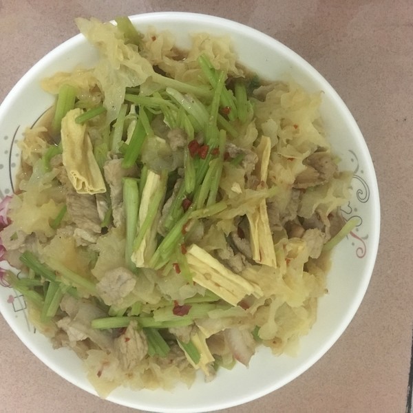 银耳炒腐竹