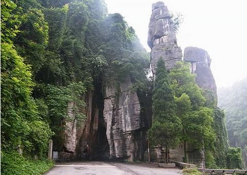  p> b>不二门遗址 /b>位于湖南省湘西土家族苗族自治州永顺县,是商,周