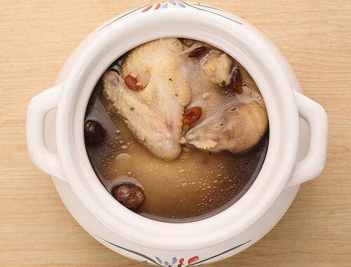  p>孕妇鸽子汤是一款补品汤类,制作原料主要有鸽子,山药,黑木耳等.