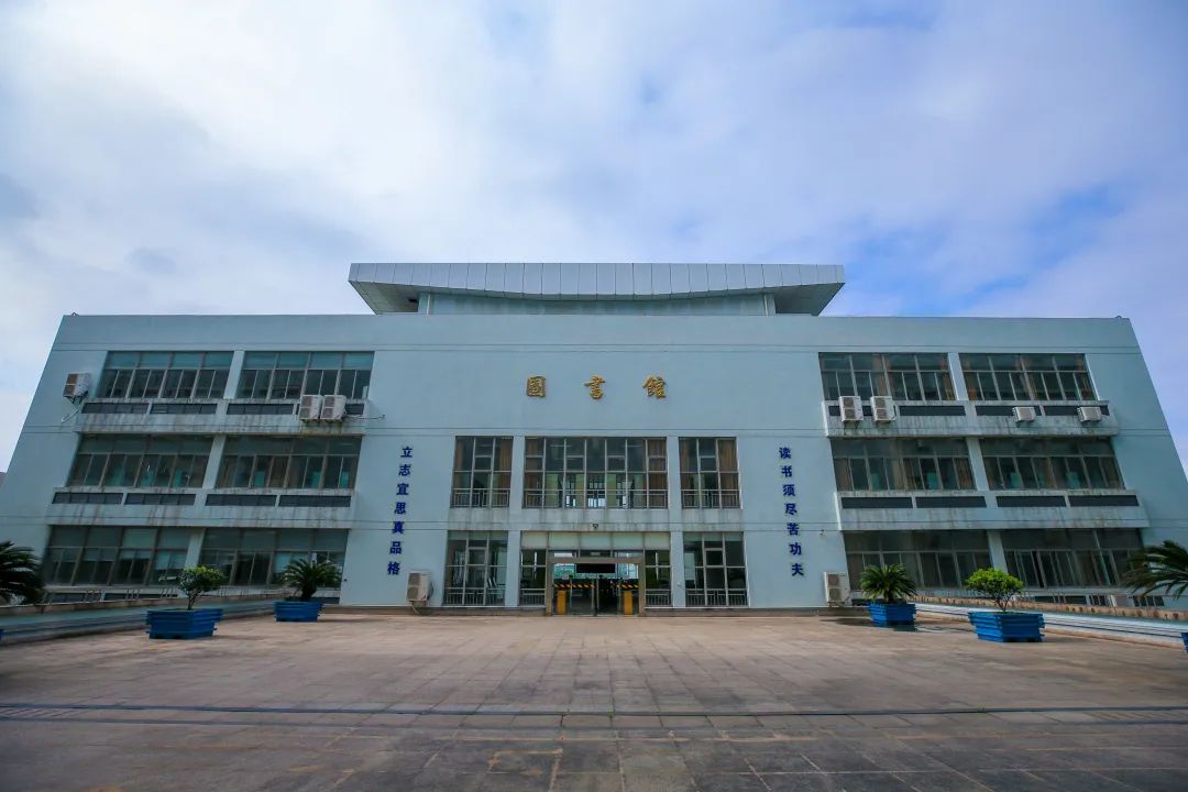 武装警察部队海警学院(china coast guard academy)位于浙江省宁波市