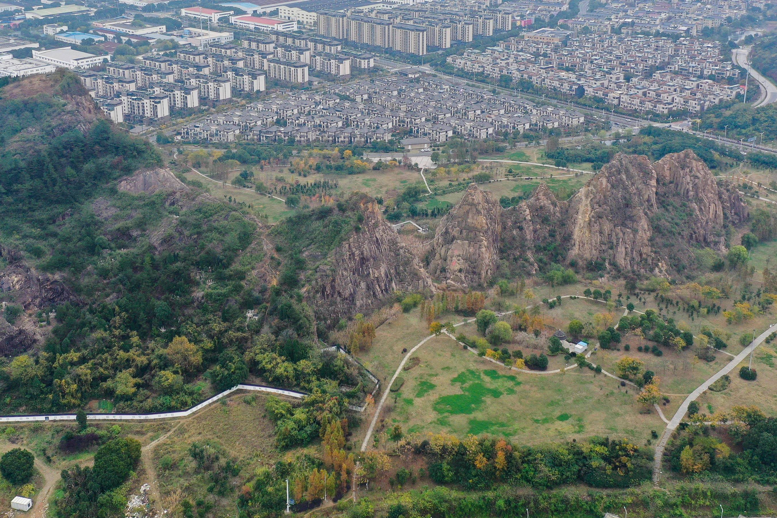  p>高景山,江苏省苏州市山名.