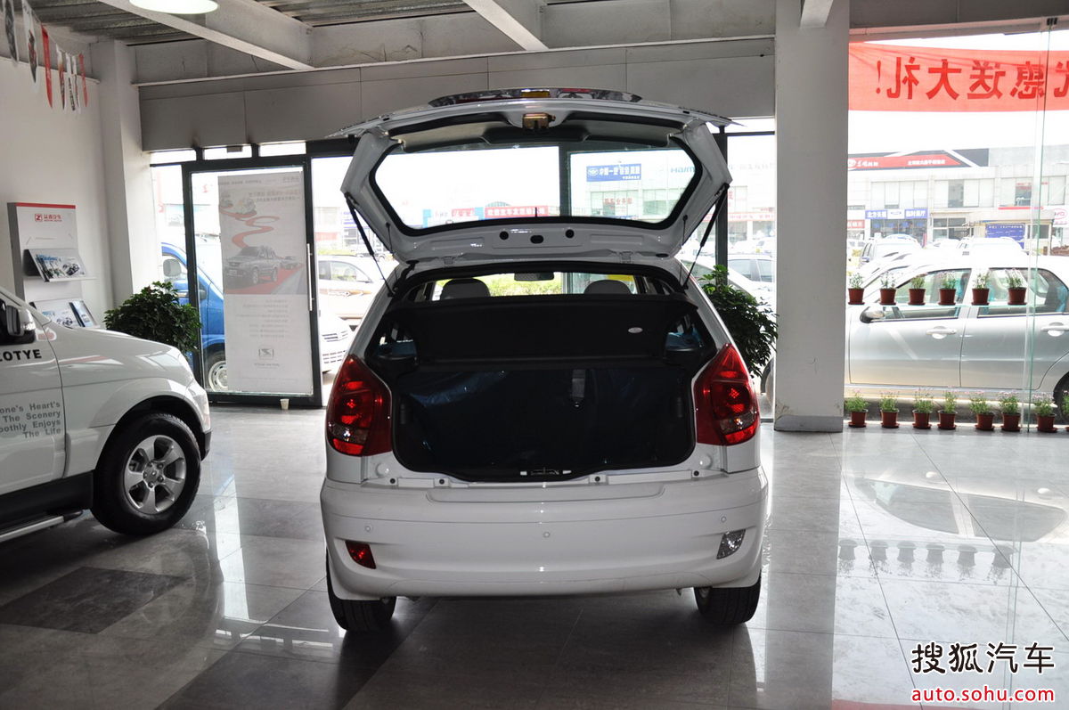  p>众泰z200hb是众泰汽车旗下的小型车. /p>