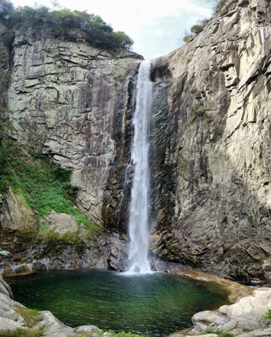 大别山主峰龙井峡