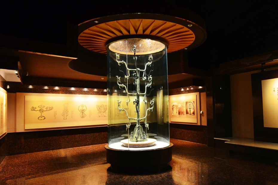 1986年在四川省广汉市 a target="_blank" href="/item/三星堆遗址