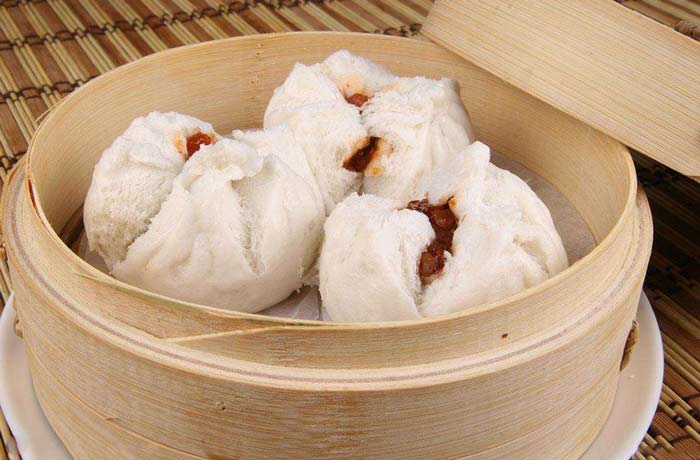  p>叉烧包是广东地区具有代表性的特色传统西关名点之一,是 a href="