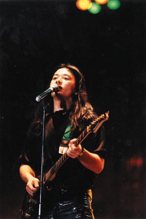  /p> p>1994年加入 a target="_blank" href="/item/黑豹乐队">黑豹