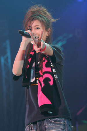  p>大冢爱,1982年9月9日出生于日本大阪市,日本流行音乐女歌手,毕业于