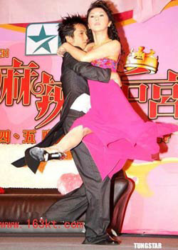 由金钟麻辣主持天后利菁及「师奶杀手」王少伟联手主持,每周一至周五