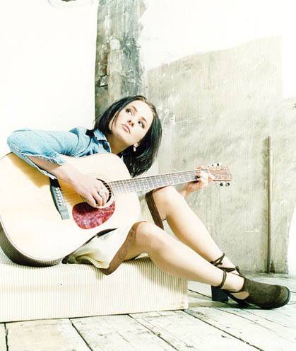  p>苏菲·珊曼妮(sophie zelmani),1972年2月12日出生于瑞典斯德哥尔