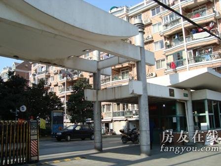  p>北华苑位于华灵路大华路路口,一期于1997年竣工