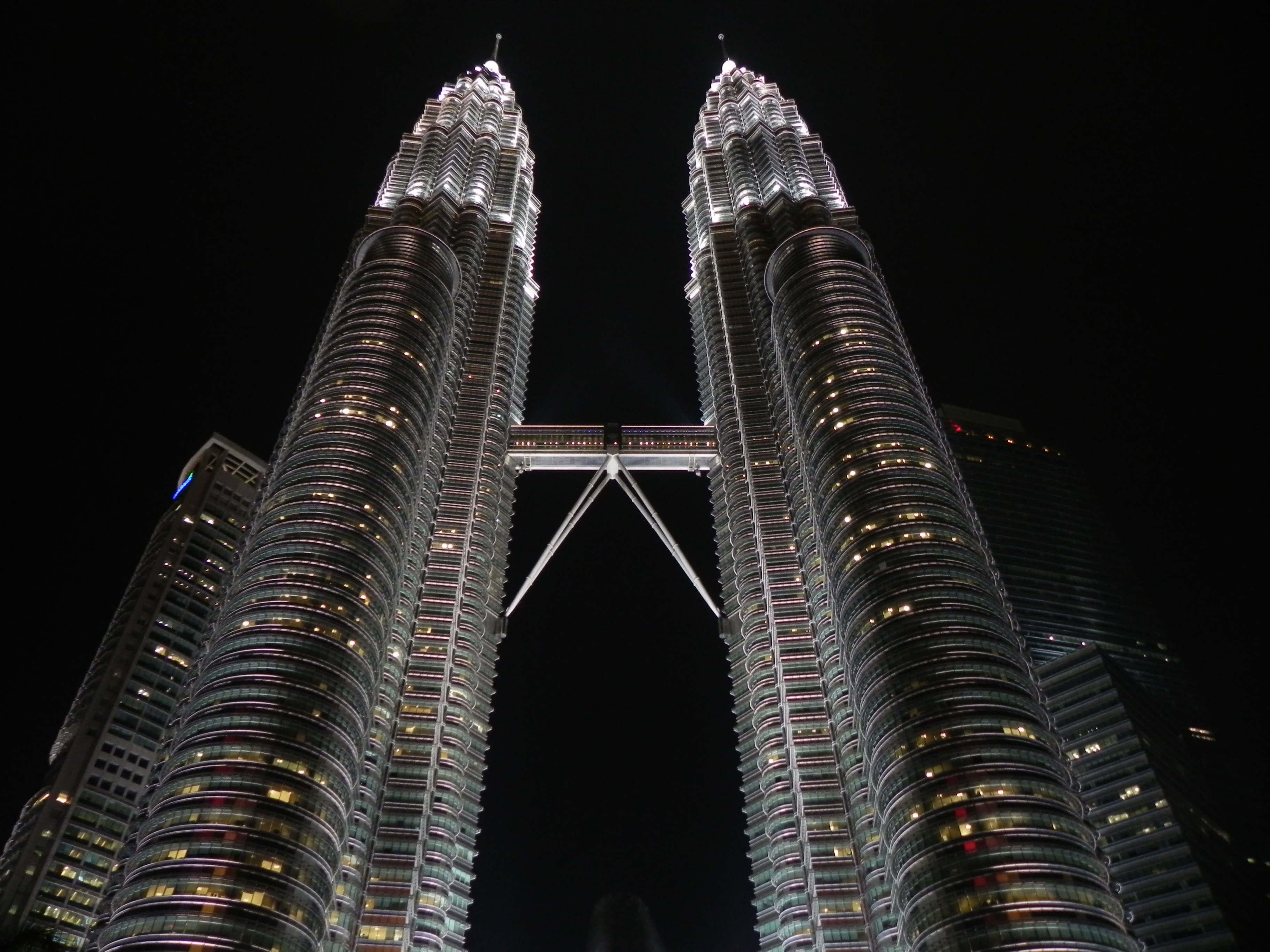  p>吉隆坡石油双塔(petronas twin towers)曾经是世界最高的摩天大楼