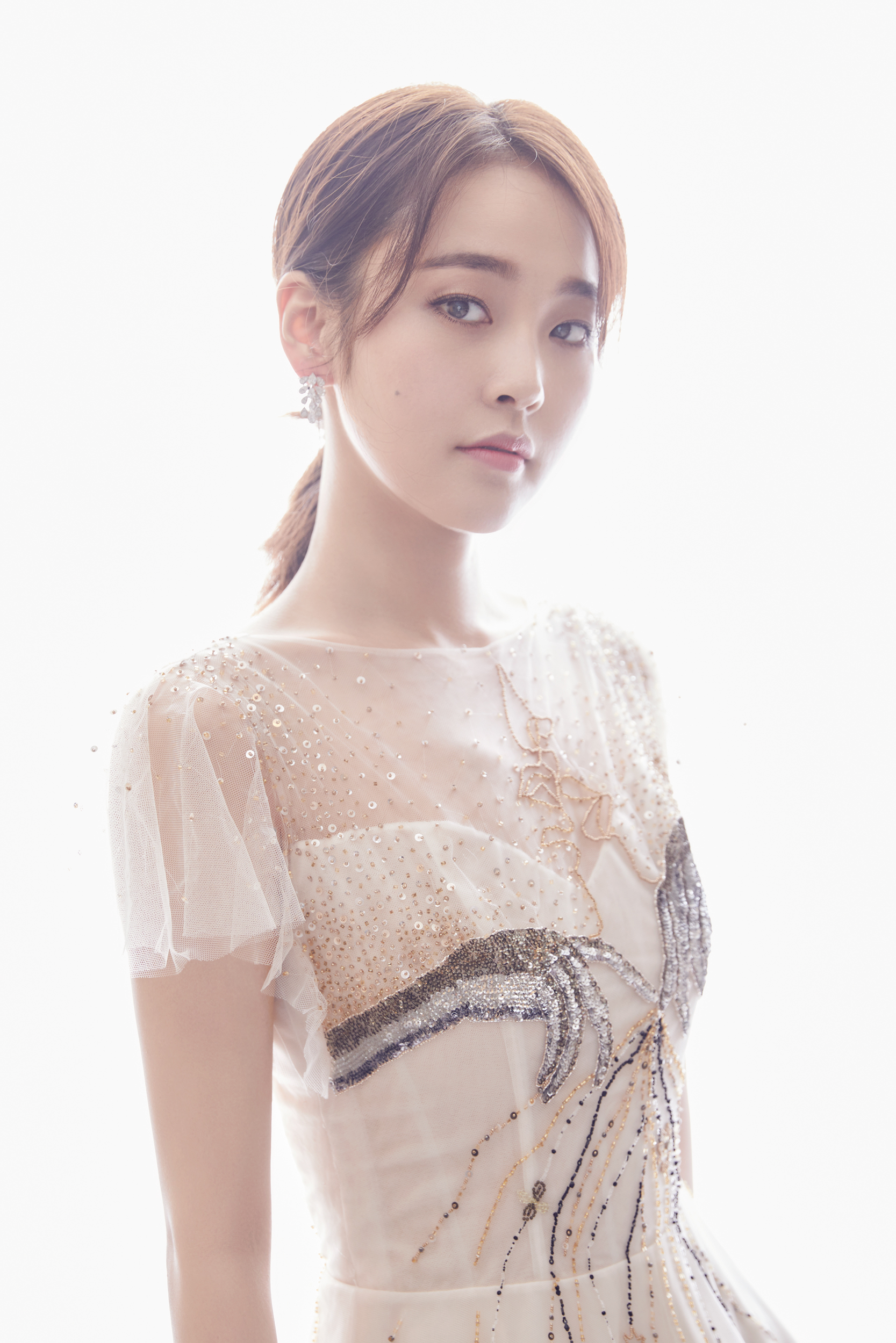 p>张佳宁(karlina),1989年5月26日出生于吉林省辽源市,中国内地女演员