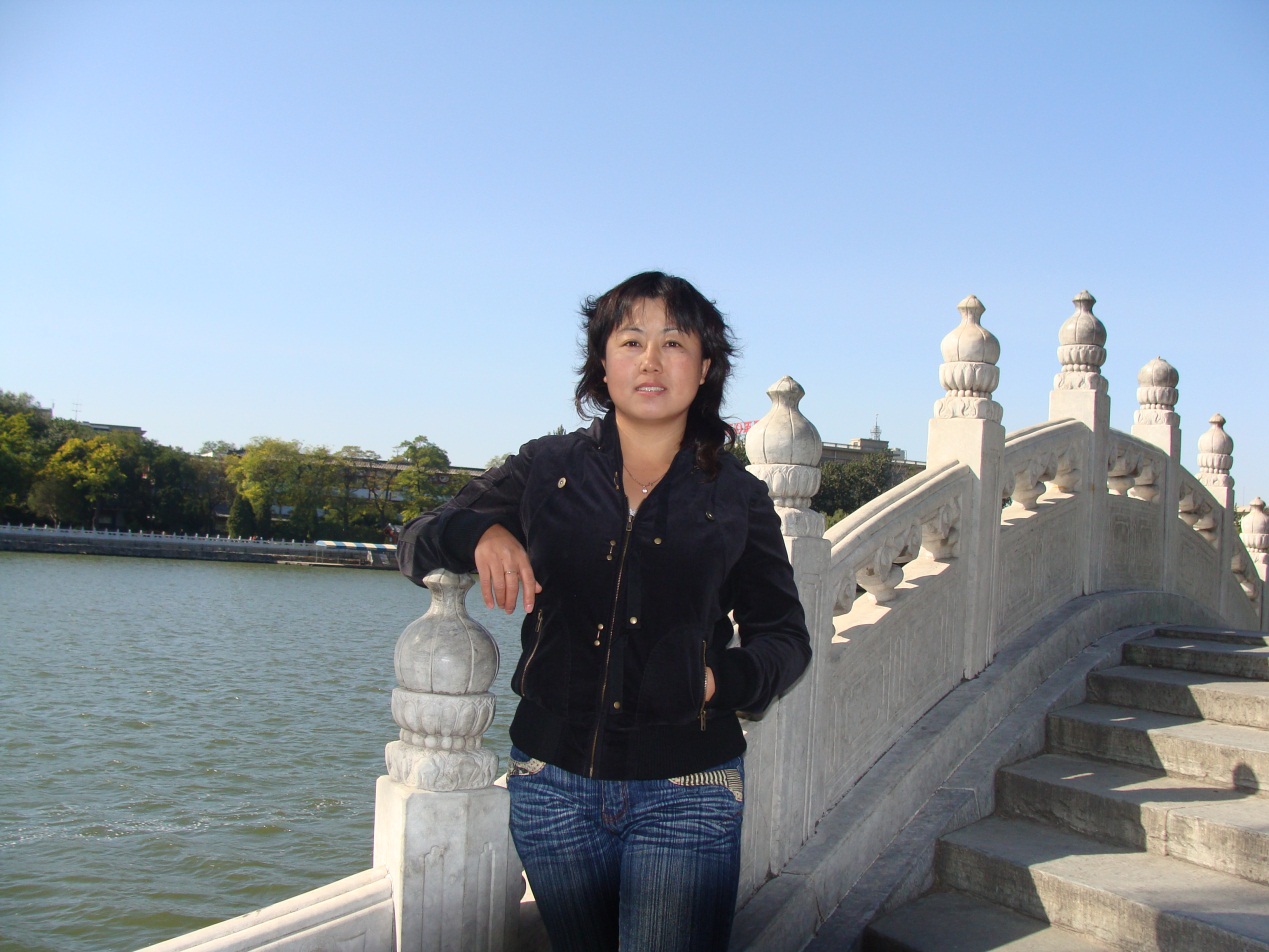  p>斯琴托雅,女,蒙古族,1975年12月出生,通辽市奈曼旗人,现任内蒙古