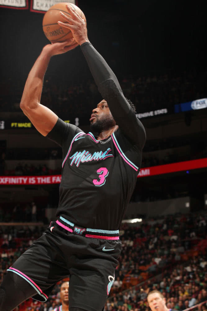  p>德怀恩·韦德(dwyane wade),1982年1月17日出生于美国 a target="