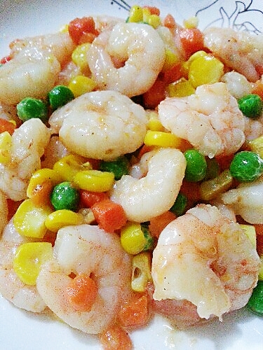  p>胡萝卜炒虾仁是一款家常菜品,制作原料主要有 a target="_blank"