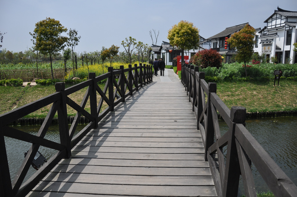  p>书院镇隶属于上海市浦东新区,位于浦东国际机场和洋山深水港之间