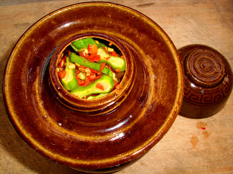  p>坛子菜是一种古老的中国传统的制作酱菜方法,在浙江,湖南,四川等地