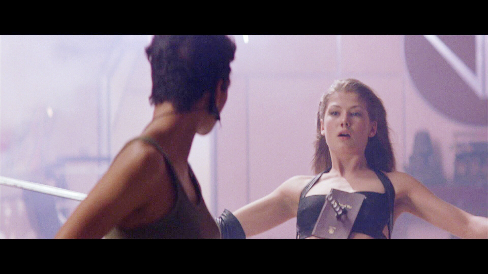 弗罗斯特是007系列电影《 a target="_blank" href="/item/择日而亡