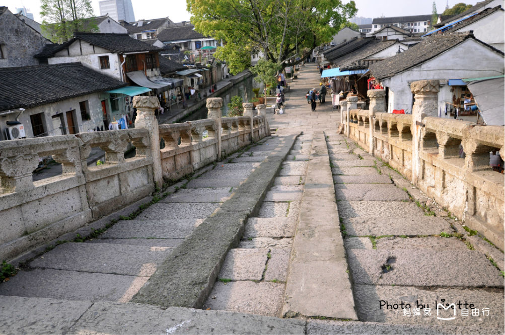地处八字桥历史文化街区广宁桥,东双桥之间