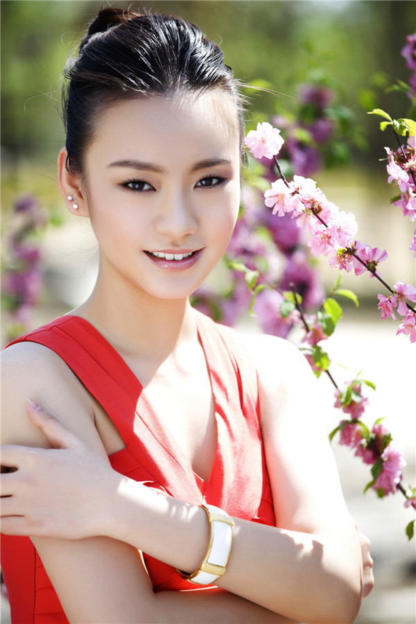  /p> p>2010年王丹怡栗毕业后出演古装喜剧电影《 a target="_blank"