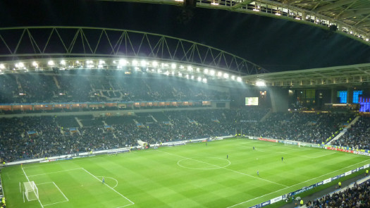 data-id="gnvj02wy4d">火龙球场 (estádio do drag  o)又称巨龙球 