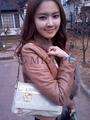  p>鞠知延,韩国当红广告模特和潜力演员.