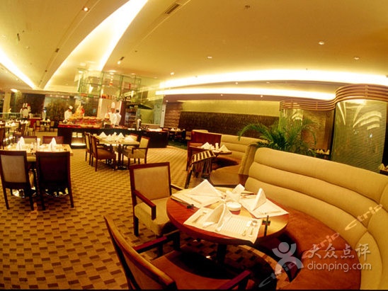 大酒店海鲜自助是位于潍坊奎文区四平路31号鸢飞大酒店1楼的一家餐馆