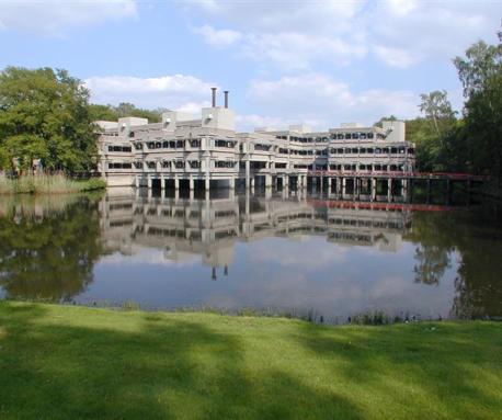  p>特文特大学(英文:university of twente;荷兰语:universiteit