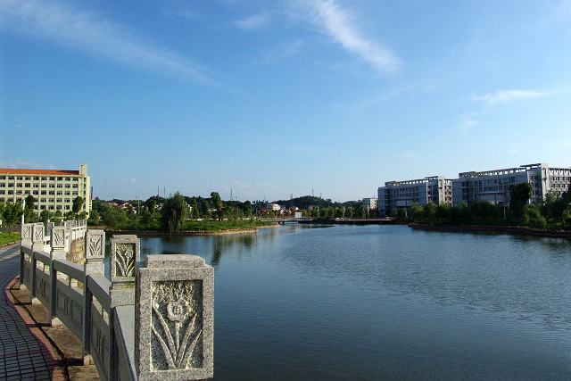  p>衡阳师范学院(hengyang normal university)简称"衡阳师院",位于