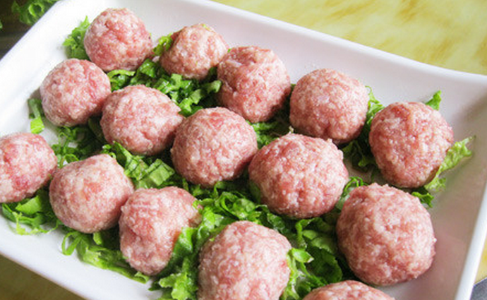 白萝卜丝羊肉丸子汤