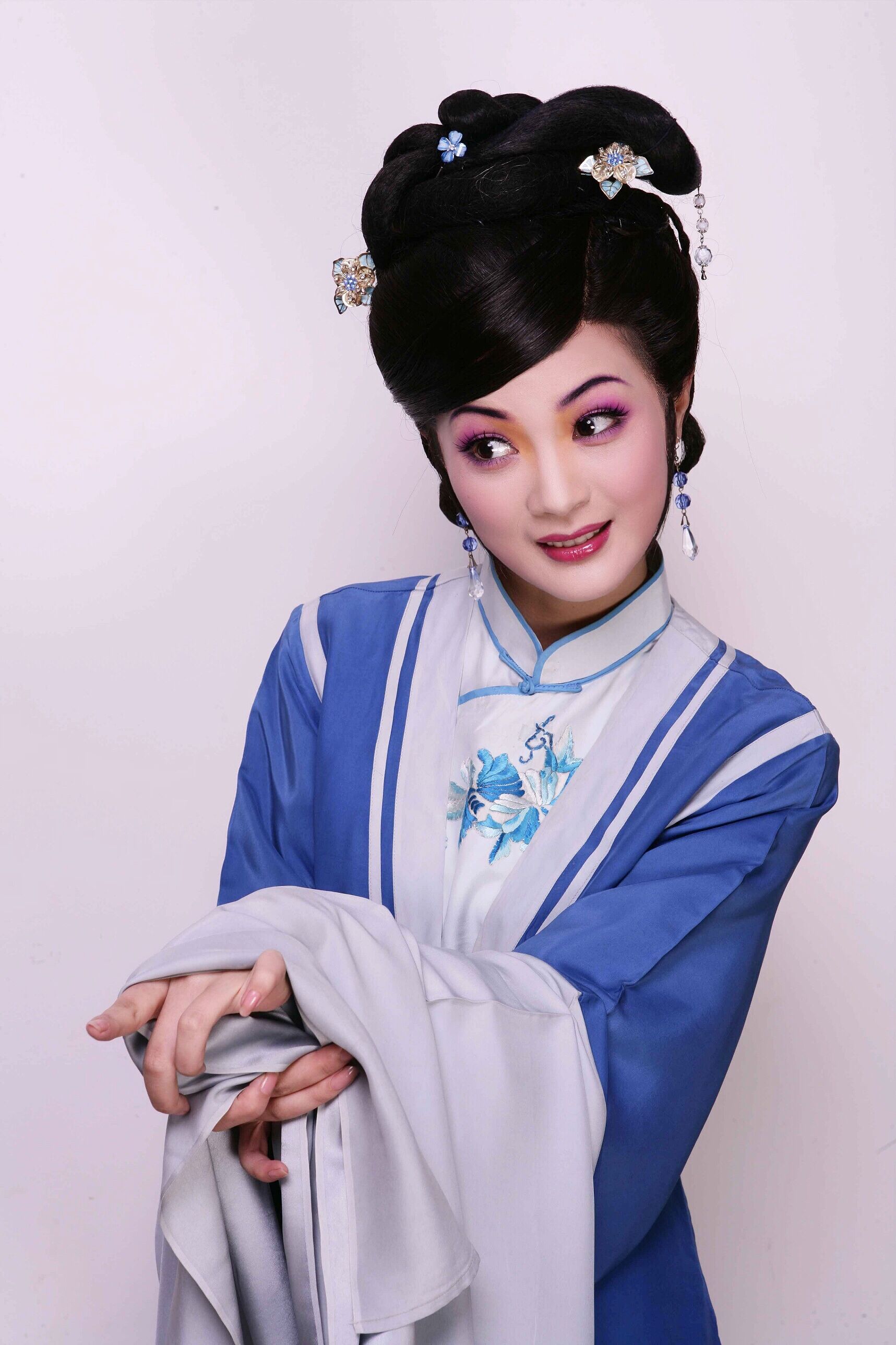 t1xp">裘丹莉, a target="_blank" href="/item/上海越剧院/8485012"