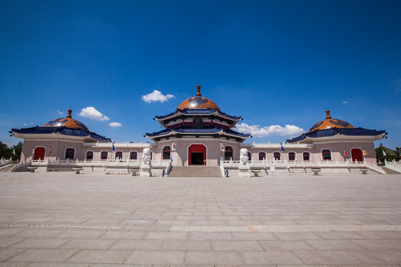  p>成吉思汗陵旅游区,又称成陵旅游区,俗称东联景区(并非成吉思汗陵)