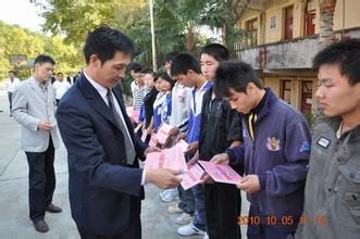  p>凯里市赏郎中学是隶属于凯里市教育局的一所农村完全中学,有初中部