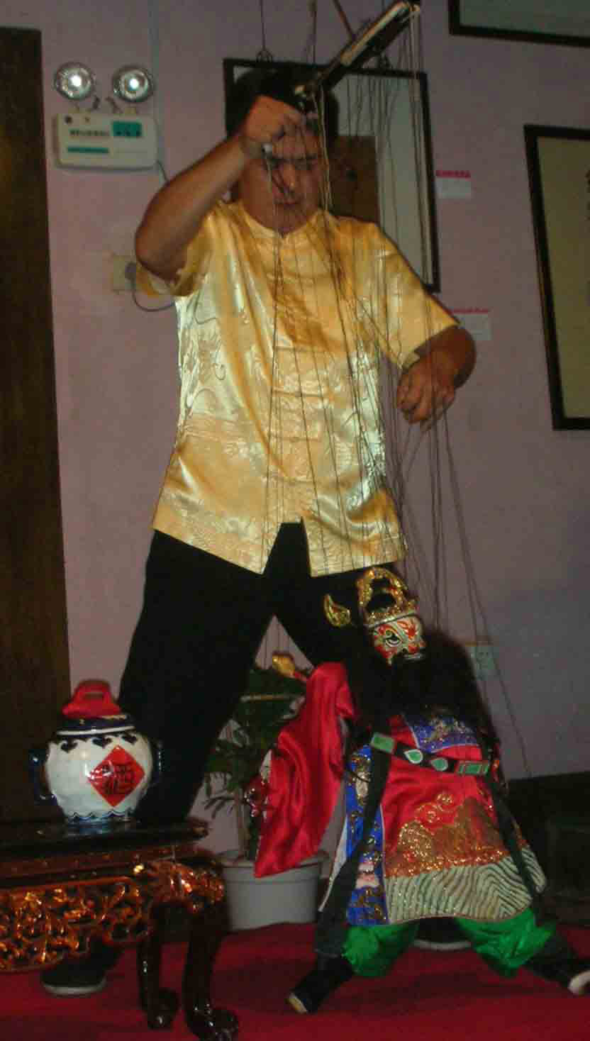 汉族传统艺术之一,在中国古代又称"傀儡戏".