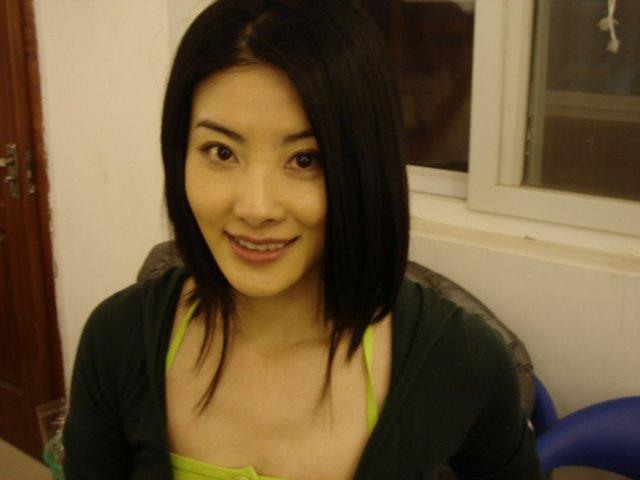  p data-id="gnbqk1kgh7">贺丹丹,中国内地女演员,毕业于北京师范大学