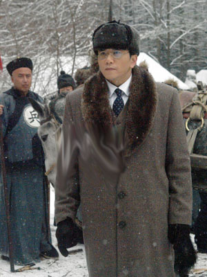  p>《浴火危城》是由中共哈尔滨市委宣传部于2012年联合出品,由邓迎海