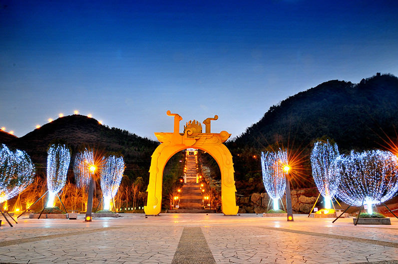  p data-id="gnx5yj3xg5">凤凰山国家森林公园,位于重庆市秀山县城南3