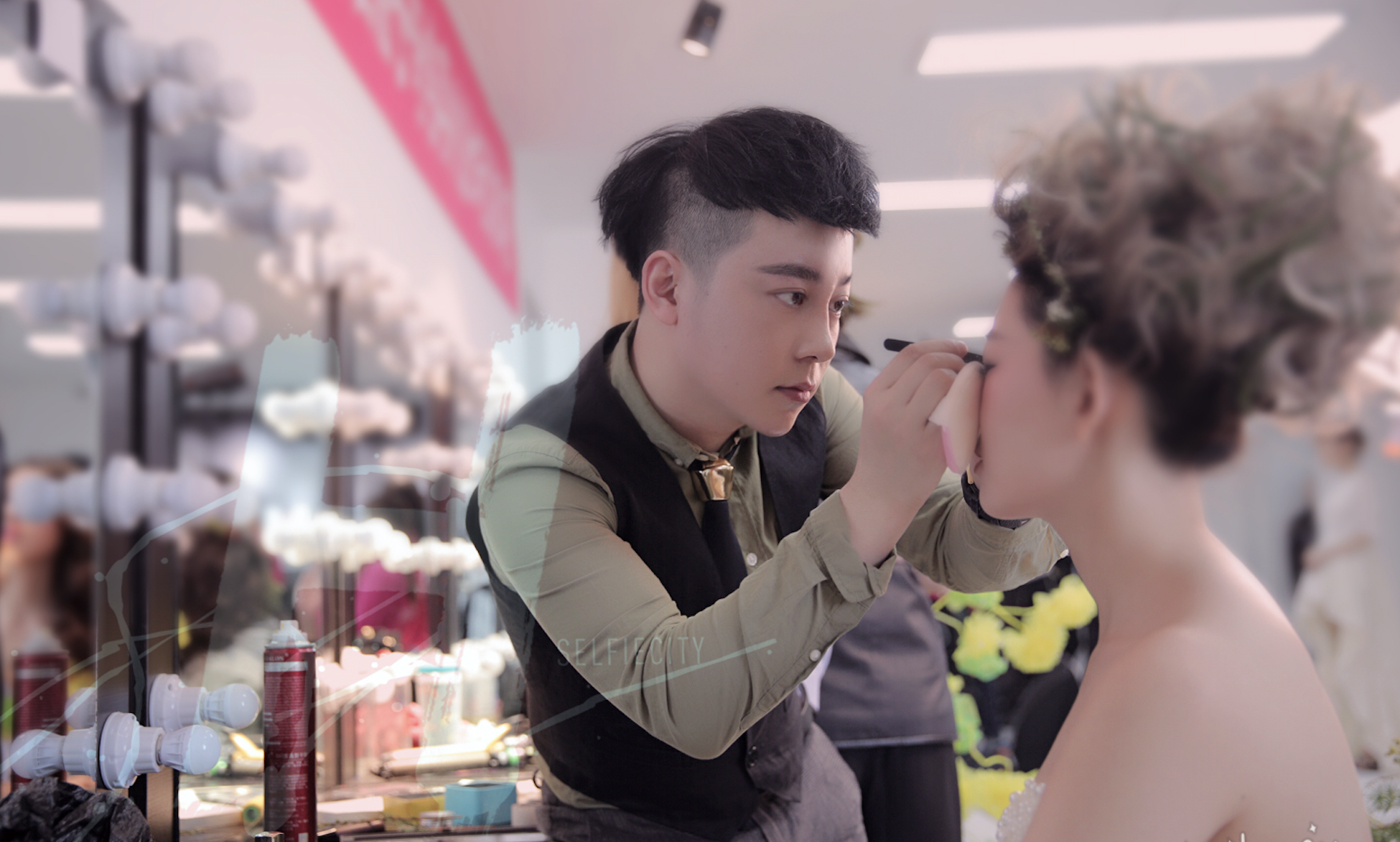 男,国家高级形象设计 a target="_blank" href="/item/造型师/7195468