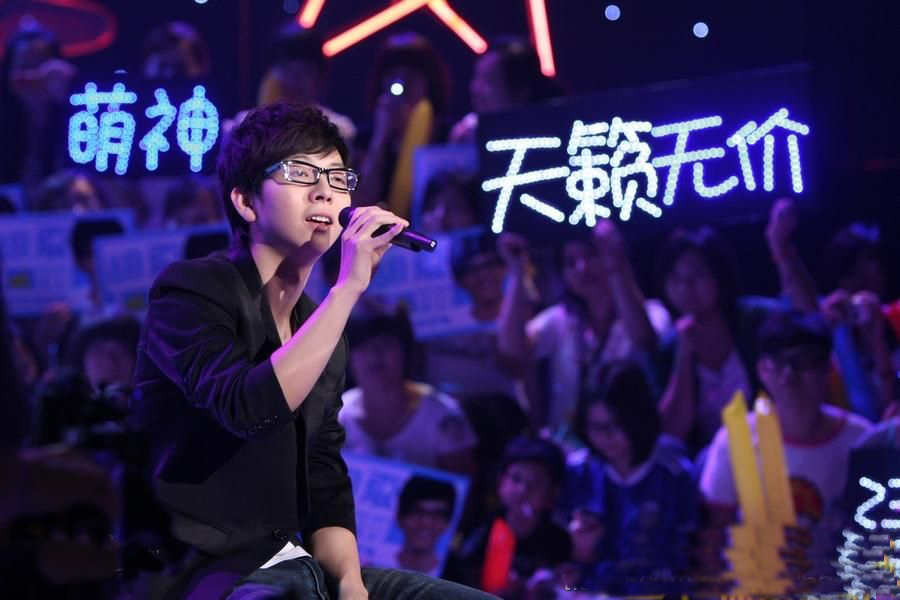 1990年3月1日出生于广西壮族自治区南宁市西乡塘区,中国内地男歌手