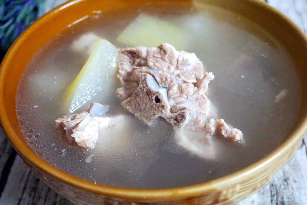 杜仲猪骨汤(杜仲猪骨汤小孩可以喝吗)
