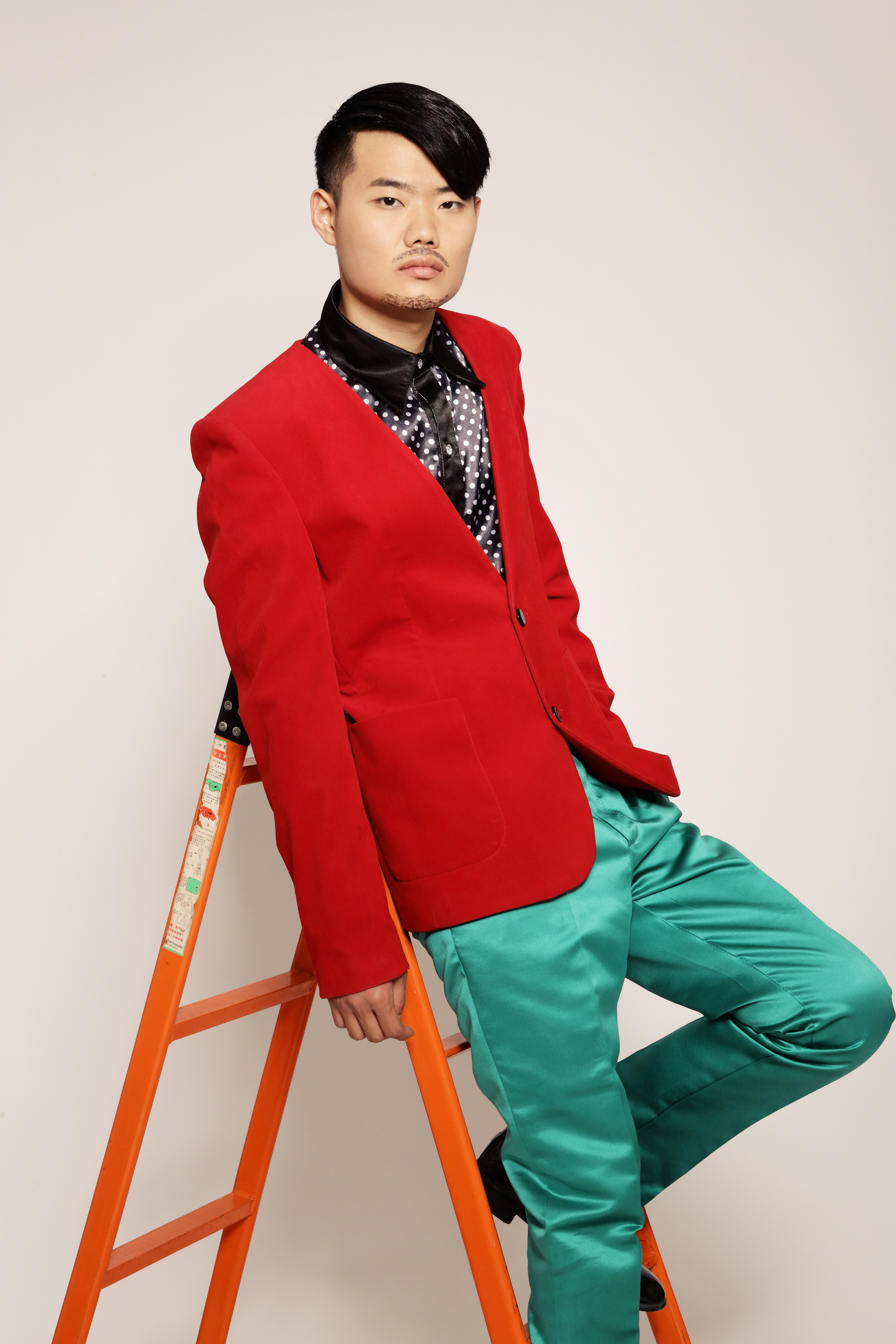 官羽以极具辨识度的 a target="_blank" href="