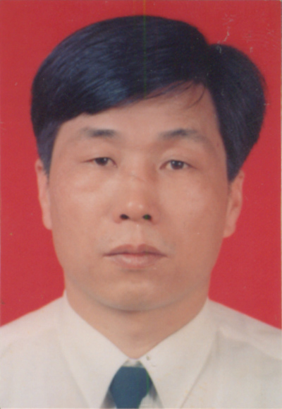 汉族,1957年8月生,广东 a target="_blank" href="/item/龙川/35255"