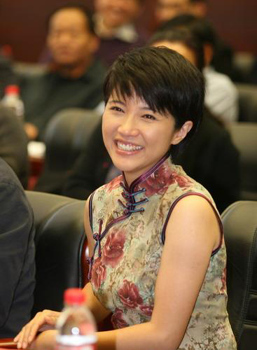  p>颜丙燕,1972年12月16日出生于北京市,祖籍山东曲阜,是孔子四大弟子